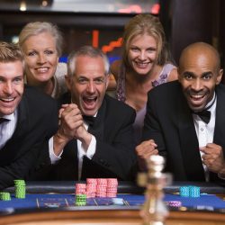 Group,Of,Friends,Celebrating,Win,At,Roulette,Table,In,Casino